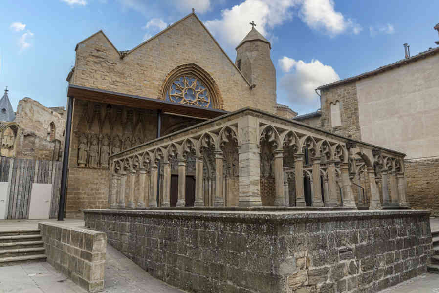 Comunidad Foral de Navarra 065 - Olite - iglesia de Santa María la Real.jpg